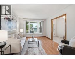 6 ROYCE Avenue - 7