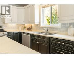 120 CHARLES Street E - 10
