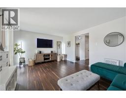 124 SANDERSON Drive - 8