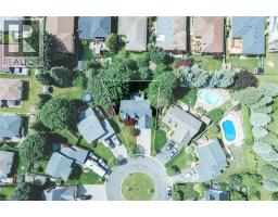28 MCGIBBON Court - 3