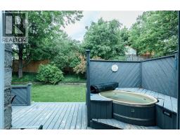 28 MCGIBBON Court - 35