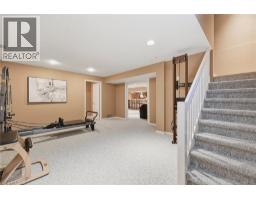 36 WEBERLYN Crescent - 32