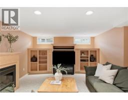 36 WEBERLYN Crescent - 34