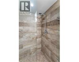 6 CREEKSIDE Drive - 37
