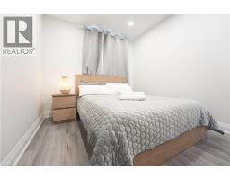 136 JANSEN Avenue - 21