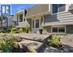14 GATEWAY Drive - 3