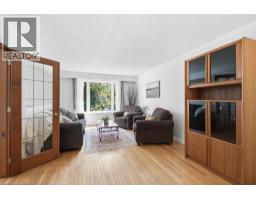14 GATEWAY Drive - 6