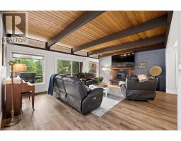 555 FOUNTAIN Street S - 5