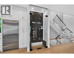 1047 MEREDITH Avenue - 11