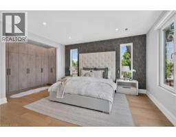 1047 MEREDITH Avenue - 26