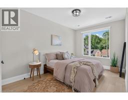 1047 MEREDITH Avenue - 31