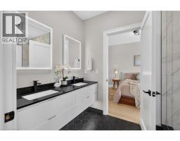 1047 MEREDITH Avenue - 33