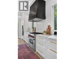 1047 MEREDITH Avenue - 8