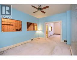70 RAY Street S - 10
