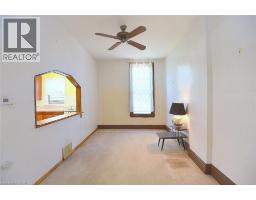 70 RAY Street S - 11