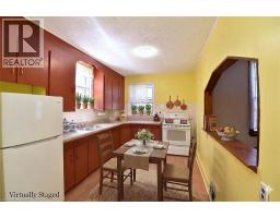 70 RAY Street S - 16
