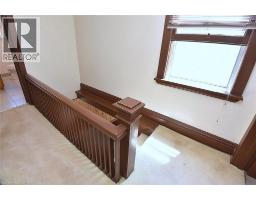 70 RAY Street S - 20