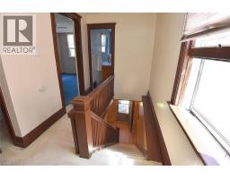 70 RAY Street S - 21