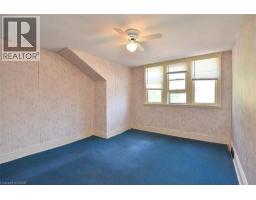 70 RAY Street S - 22