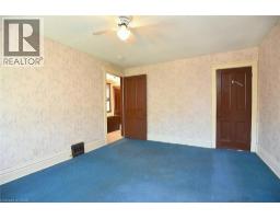 70 RAY Street S - 24