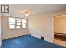 70 RAY Street S - 25