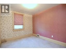 70 RAY Street S - 26