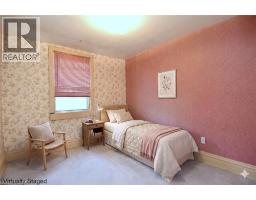 70 RAY Street S - 27