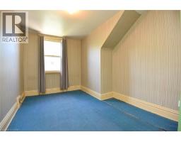 70 RAY Street S - 28