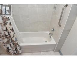 70 RAY Street S - 31