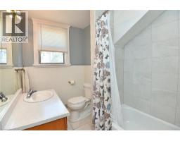 70 RAY Street S - 32