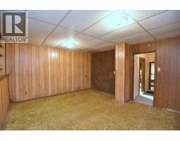 70 RAY Street S - 35