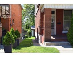 70 RAY Street S - 40