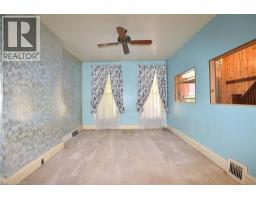 70 RAY Street S - 8