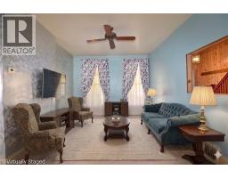 70 RAY Street S - 9
