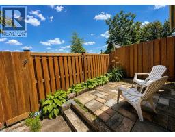 47 WEIR Street S - 27