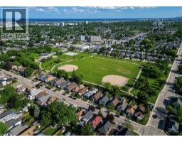 47 WEIR Street S - 32