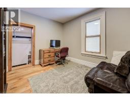 24 MANLEY Street - 32