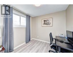 92 PINEMEADOW Crescent - 32
