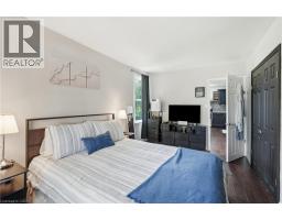 21 RENFREW Street E - 18