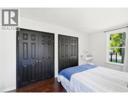 21 RENFREW Street E - 19