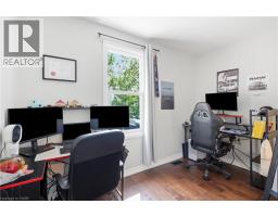 21 RENFREW Street E - 21