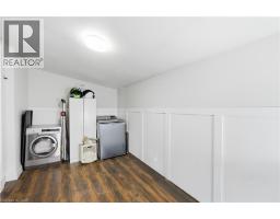 21 RENFREW Street E - 22
