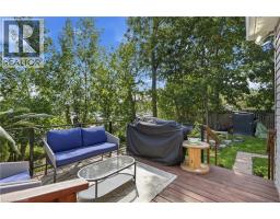 21 RENFREW Street E - 24