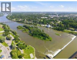 21 RENFREW Street E - 32