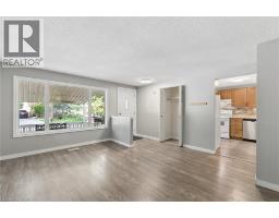 74 HELENE Crescent - 8