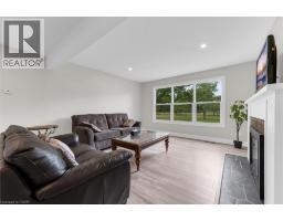 87 MUD Street E - 16