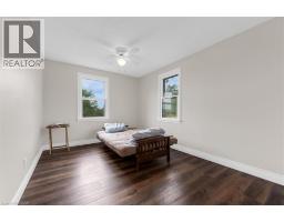 87 MUD Street E - 21