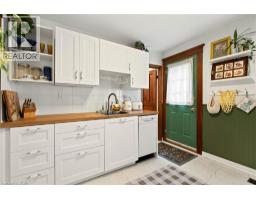 94 EDGEMONT Street N - 22