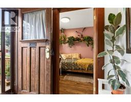 94 EDGEMONT Street N - 6