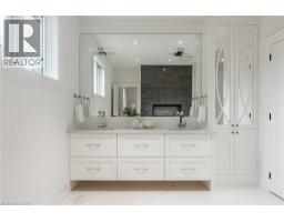 2458 MEADOWOOD Crescent - 27